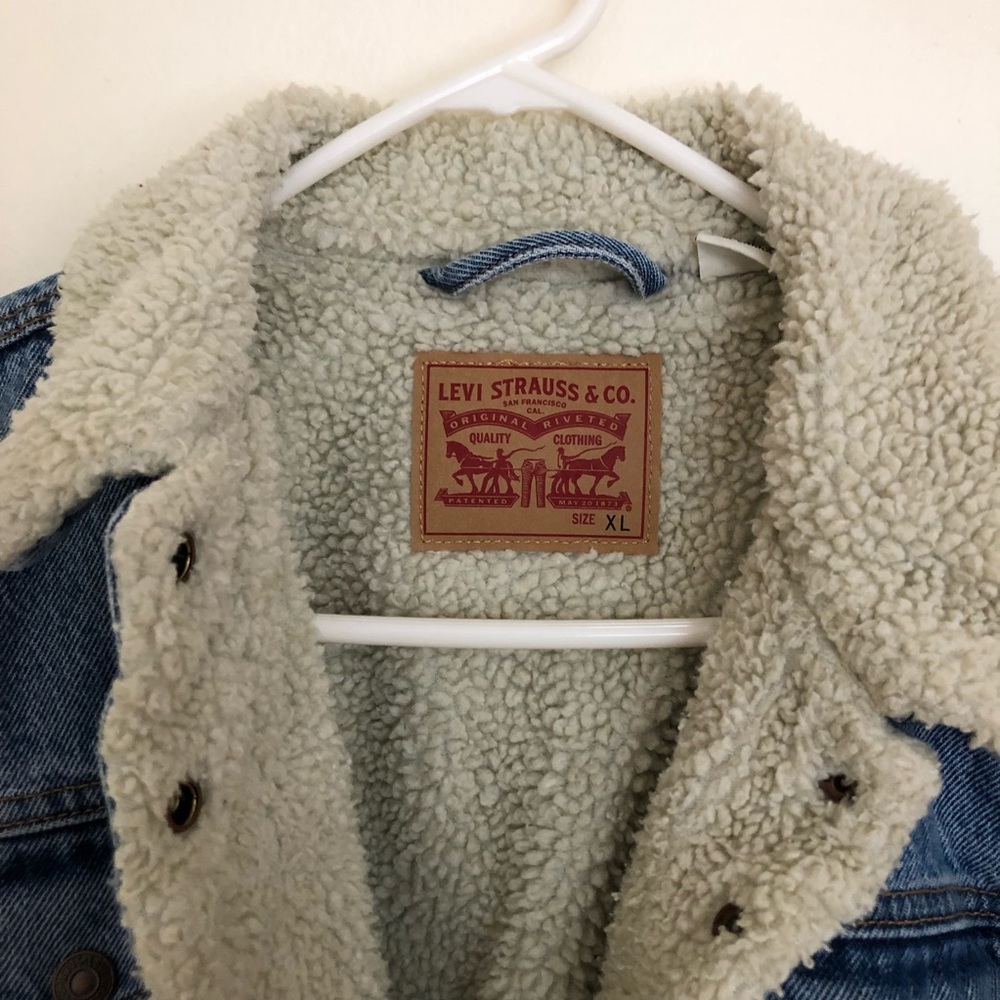 Levi’s Jacket - Picture 3 of 3